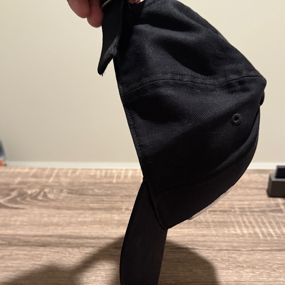 Gucci Black and White Embroidered Cap - Picture 8 of 8